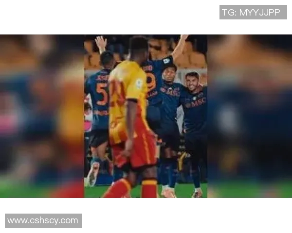 足球明星灿烂微笑瞬间展现运动魅力与激情的完美结合